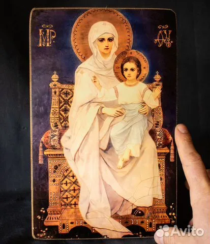 Подарочная икона деревянная "Богоматерь на престоле"