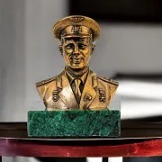 Ручная работа: Бронзовый бюст «Гагарин Ю.А.» — фотография 1