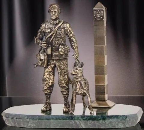 Бронзовая статуэтка «Пограничник», 165×105×195 мм — оригинальный подарок