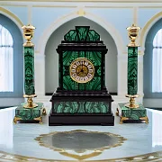 Часы с подсвечниками из малахита и долерита — необычный подарок — фотография 1