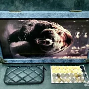 Подарочные нарды под стеклом «Хозяин тайги» — фотография 1