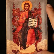 Икона Спасителя "Господь-Вседержитель на троне" — оригинальный подарок — фотография 1