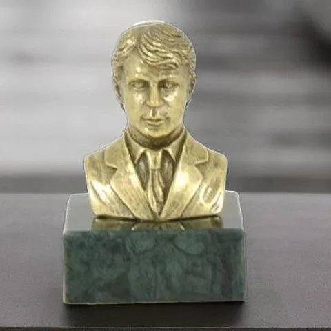 В подарок: Бюст «Есенин С.А.» из бронзы