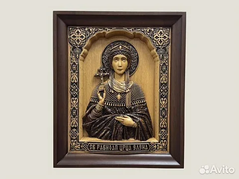 На память: Святая Елена резная икона из дерева